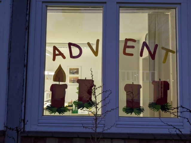 adventsfenster kerzen