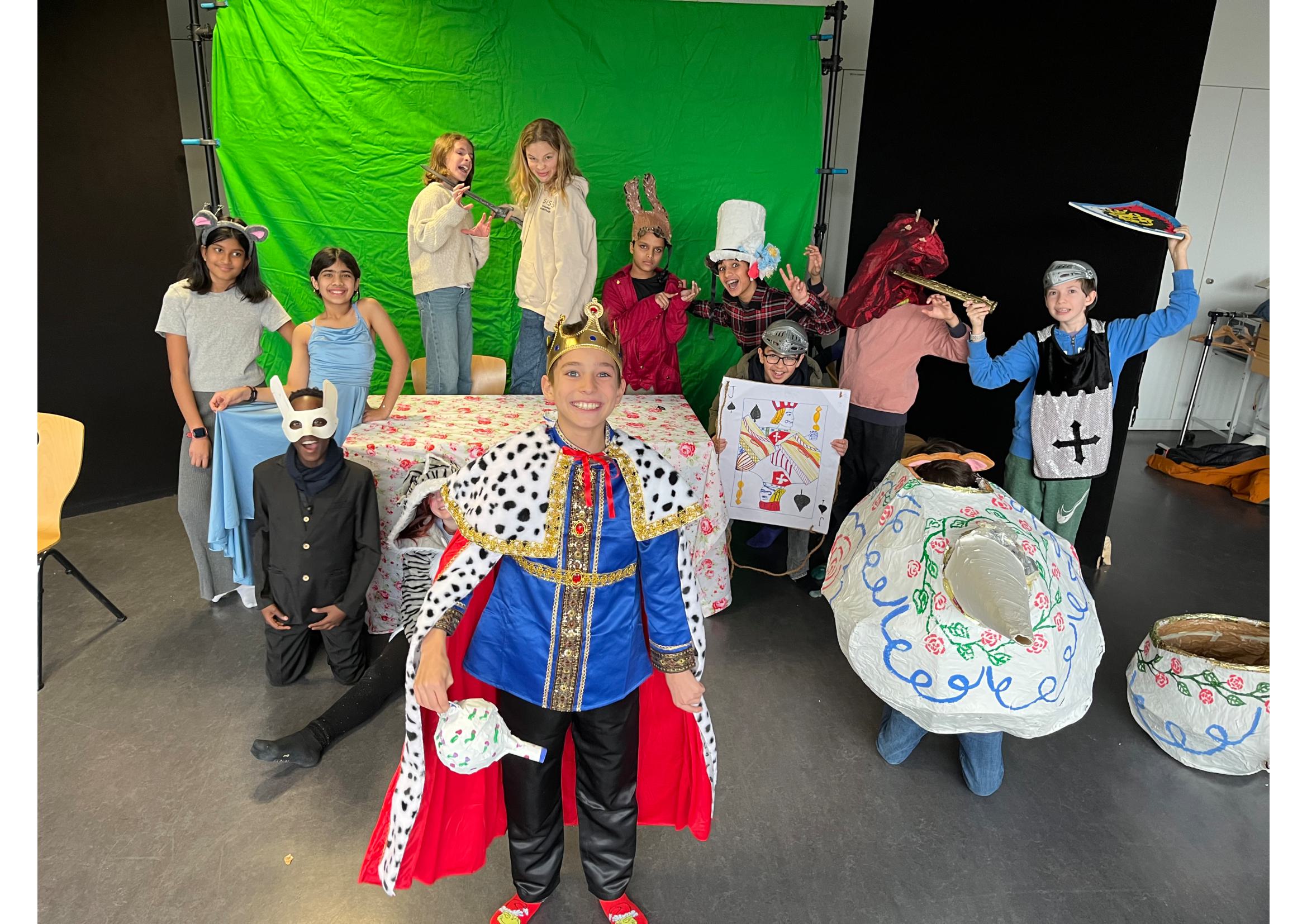 tinywow Alice in Wonderland 1 87701803 1