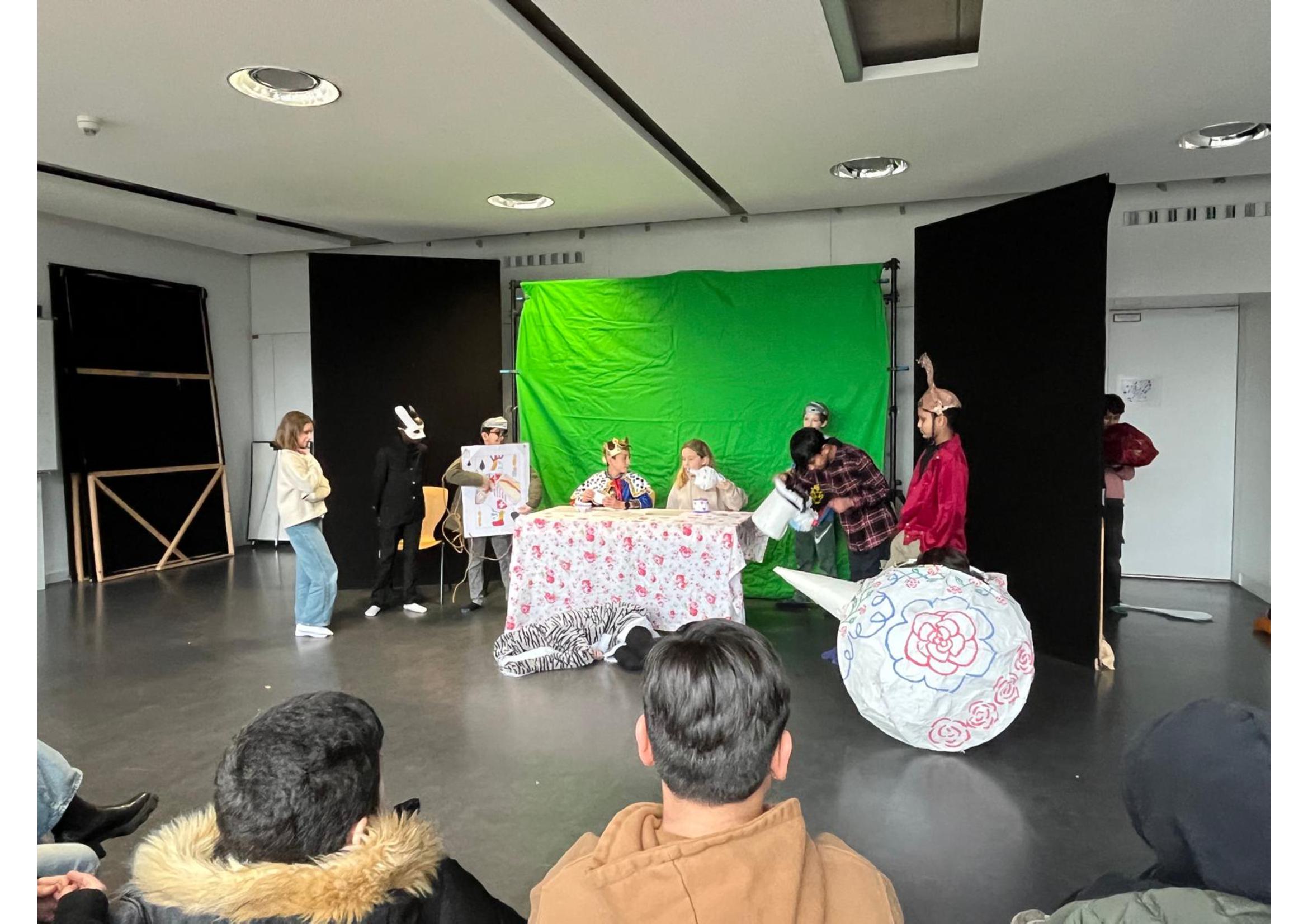 tinywow Alice in Wonderland 2 87701814 1